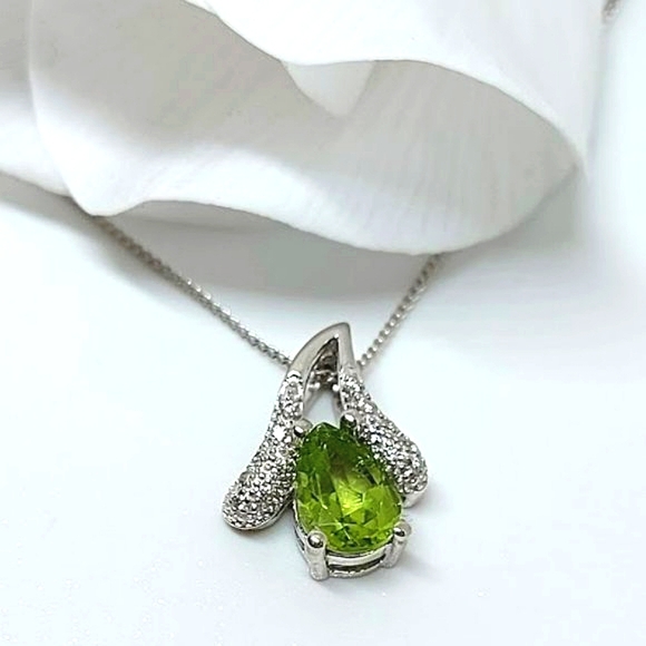 Natural Peridot 9x6mm & Cz 14K White Gold‎ Plate 925 Sterling Silver Necklace - Picture 6 of 8